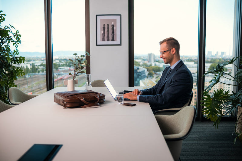 Business Outfit für Männer: So trittst du im Büro und bei Terminen stilvoll auf