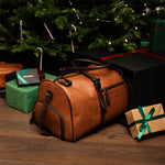 Charger l'image dans la galerie, 50095547089162;Das perfekte Geschenk für Weihnachten;Der Weekender London – das perfekte Geschenk für deine Liebsten. Stilvoll, praktisch und vielseitig einsetzbar – ein Begleiter, der Freude bereitet und jeden Anlass besonders macht.
