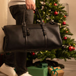 Charger l'image dans la galerie, 50095547121930;Das perfekte Geschenk für Weihnachten;Der Weekender London – das perfekte Geschenk für deine Liebsten. Stilvoll, praktisch und vielseitig einsetzbar – ein Begleiter, der Freude bereitet und jeden Anlass besonders macht.
