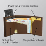 Charger l'image dans la galerie, 43693613220106;Scheinfach aus Echtleder;Unser Cardholder verfügt über ein elegantes Echtleder-Scheinfach und bietet Platz für bis zu vier zusätzliche Karten neben den sieben im Aluminium-Case.
