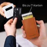 Charger l'image dans la galerie, 43693613285642;Alle Karten sofort griffbereit;Ein Hebel an der Seite aktiviert unseren Pop-Up-Mechanismus, der bis zu 7 Karten geordnet auswirft, sodass du sie schnell mit einem Handgriff entnehmen kannst.
